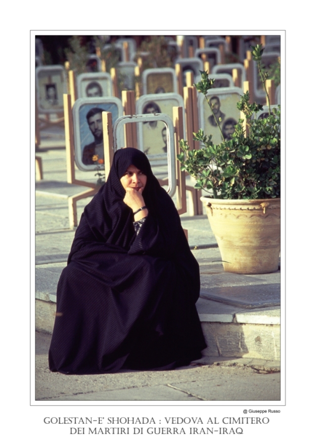 incontri tra la gente : Vedova al cimitero dei martiri della guerra Iran-Iraq