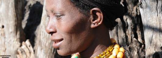  Donna di etnia Konso con piercing auricolare