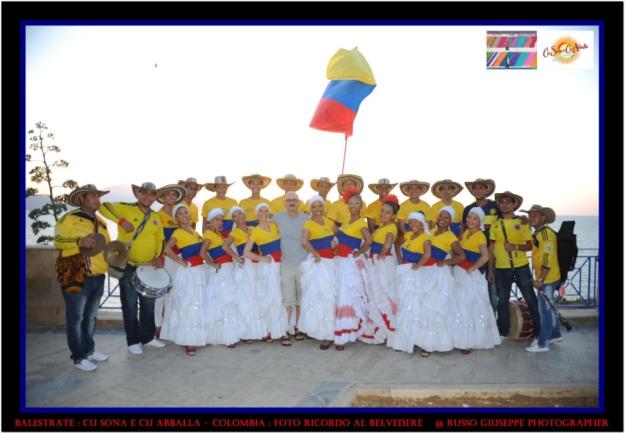 foto ricordo al Belvedere con il gruppo colombiano