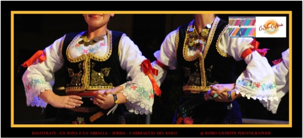 SERBIA particolare dei costumi femmininile del kolo