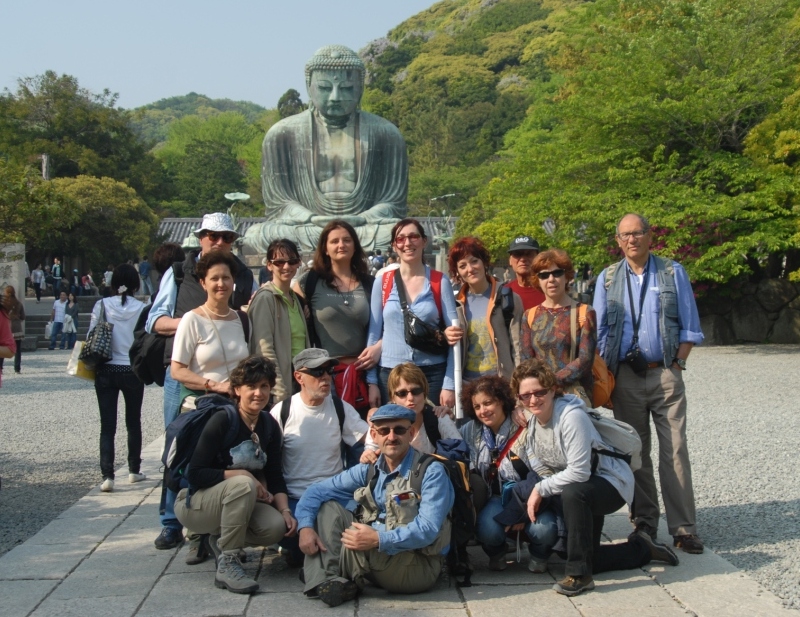 GIAPPONE SOLO gruppo Russo davanti il Grande Buddha di Daibutsu